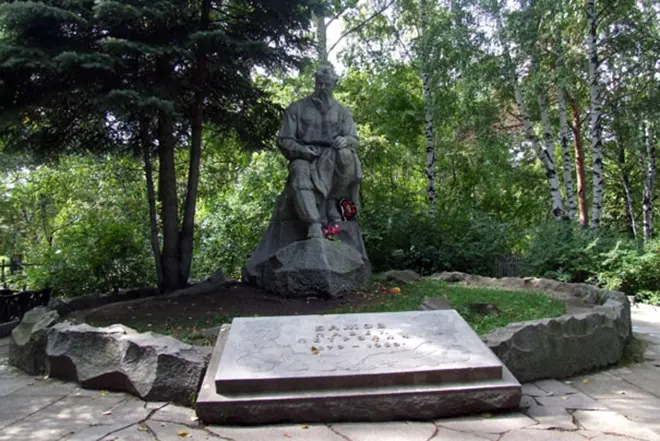 Grave Pavevel Bazhova