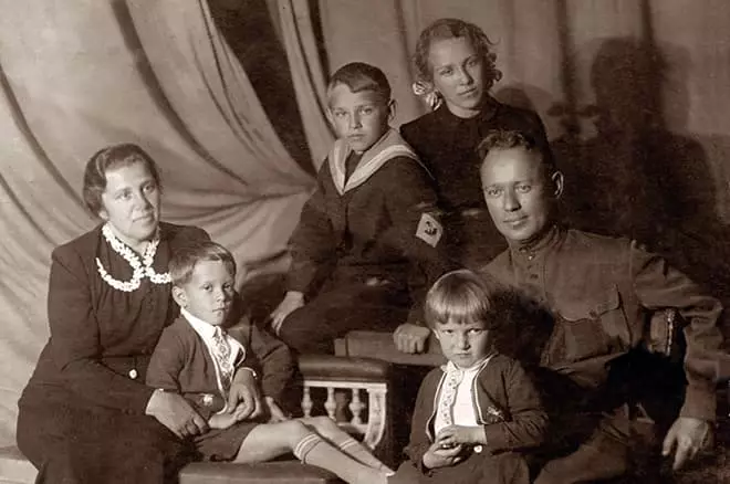 ميخائيل شولوكهوف وعائلته