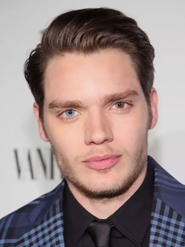 Dominic Sherwood - Biografie, fotografie, viață personală, știri, filmografie 2021