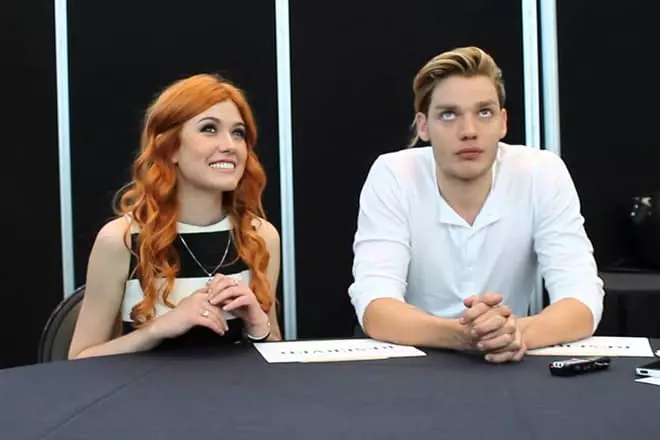 Dominic Sherwood na Catherine Mcnamara