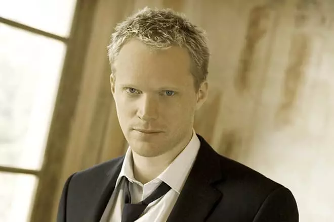 Paul Bettany in youth