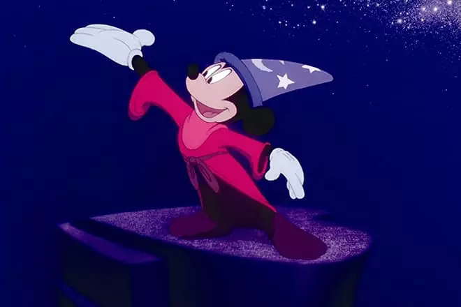 Mickey Mouse em um traje de mago