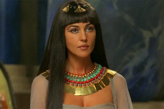 Κλεοπάτρα - Βιογραφία της Βασίλισσας της Αιγύπτου, φωτογραφία, προσωπική ζωή, ταινίες γι 'αυτήν 17114_1