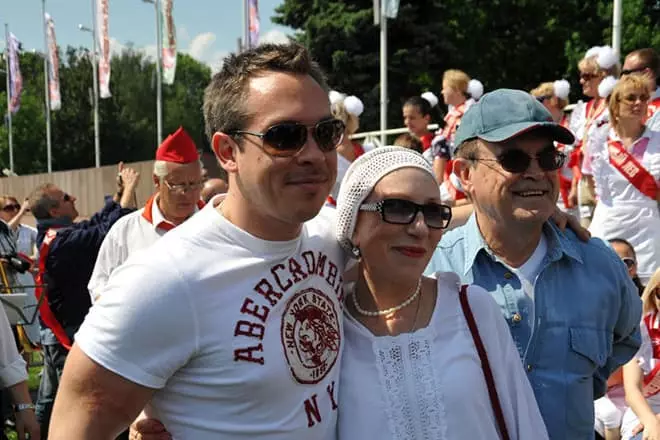 그의 아내와 아들과 함께 gleb panfilov