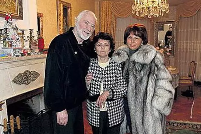 Hóa chất Boris với vợ Galina và con gái Elena