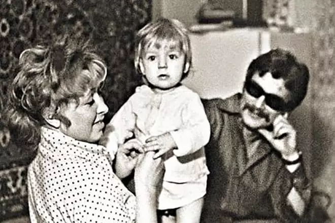 Η Άννα Frolovseva με τον σύζυγό της και τον γιο της