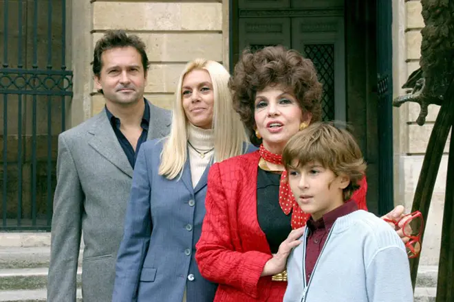 Gina Lollobrigid со семејството