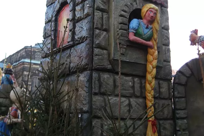 Socha Rapunzelu v Drážďanech