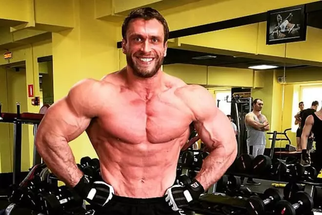 Dmitry Clokov στο γυμναστήριο