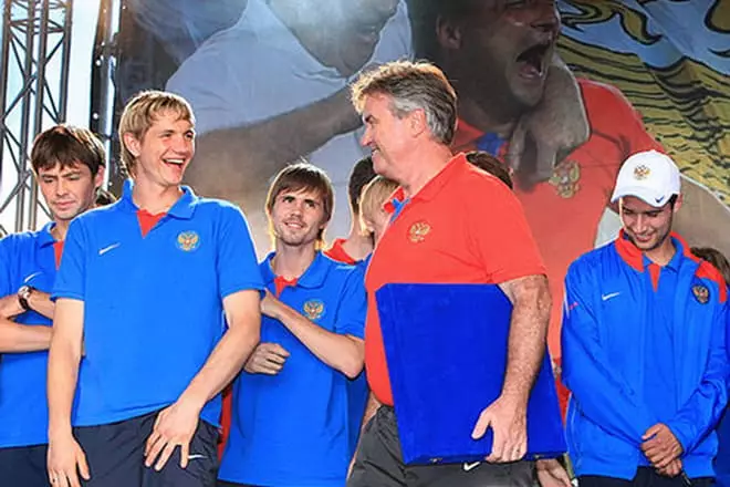 Gus Hiddink sarta tim Rusia