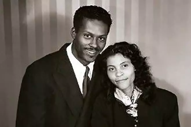 Chuck Berry com sua esposa na juventude