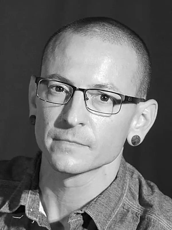 Chester Bennington - Biography, Photo, Ndụ onwe onye, ​​na-akpata ọnwụ