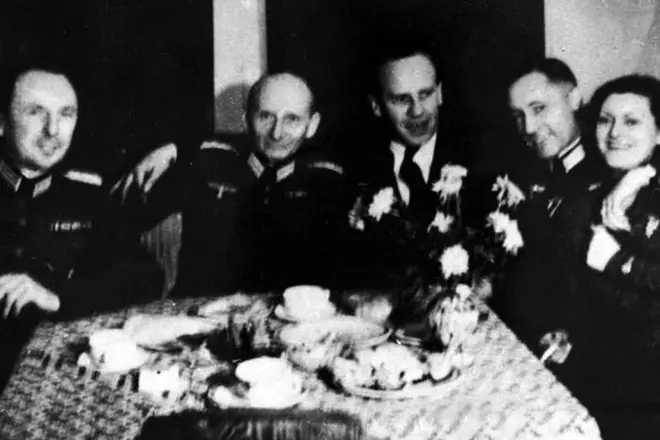 Oscar Schindler a SS důstojníci