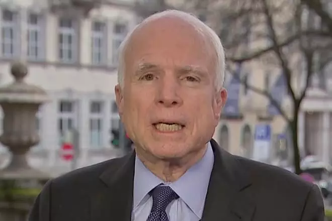 John McCain yn 2017