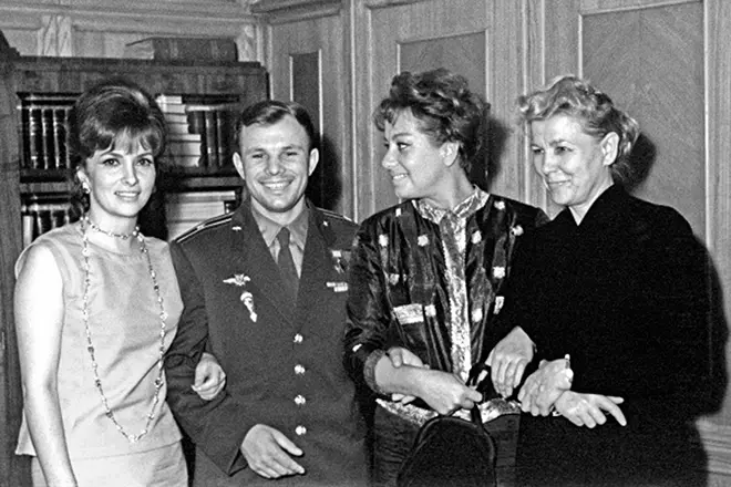 Gina Lollobrigid, Yuri Gagarin, Marisa Merlini, Ekaterina Furteva