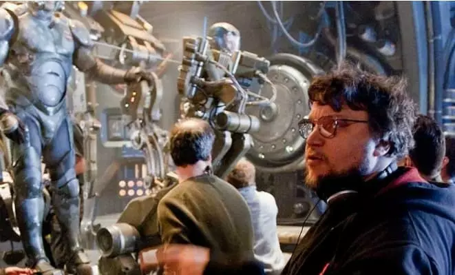 Guillermo Del Toro ar ffilmio'r ffilm