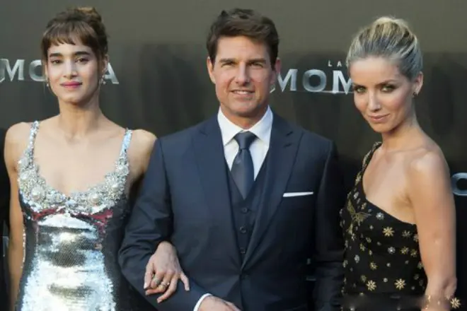 Tom Cruise, Sofiya Butechla və Annabell Wallis