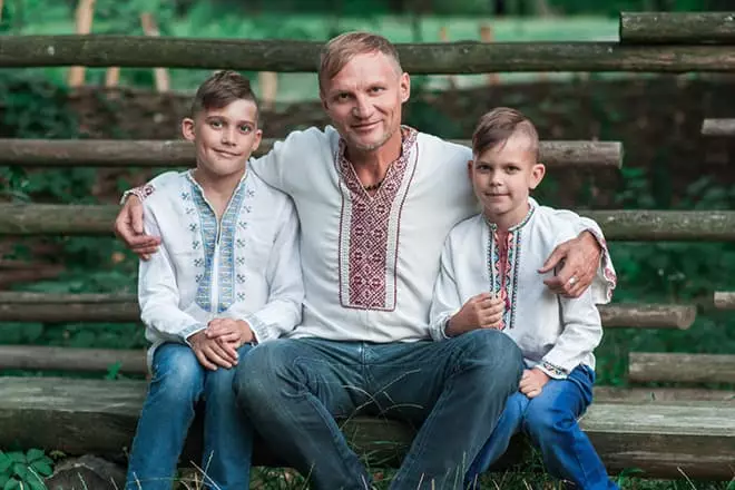 Oleg violina sa sinovima