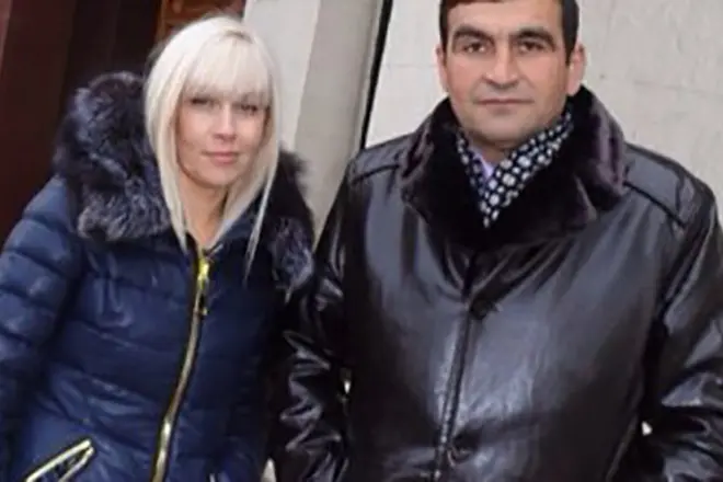 Svetlana Ustineneko अपने पति के साथ