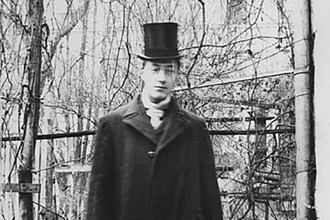 Nikolai Gumilev in Paris