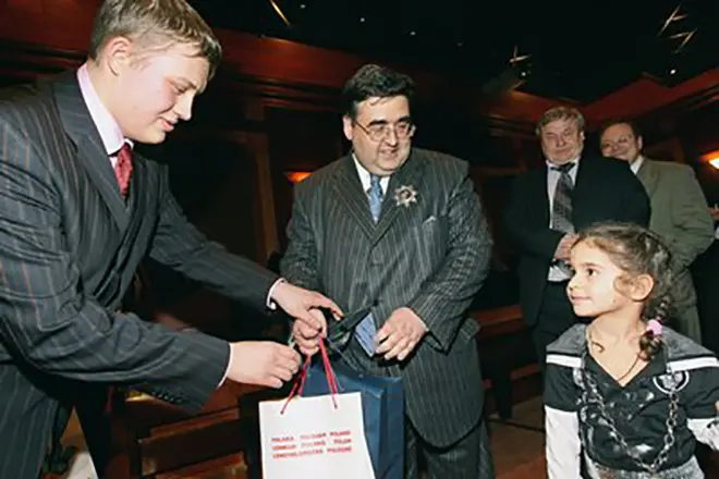 أليكسي ميتروفانوف مع ابن إيفان وابنته