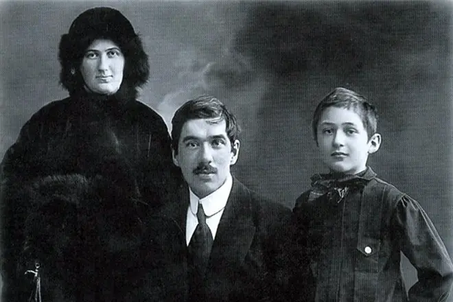 Каранёў Чукоўскі з жонкай і сынам