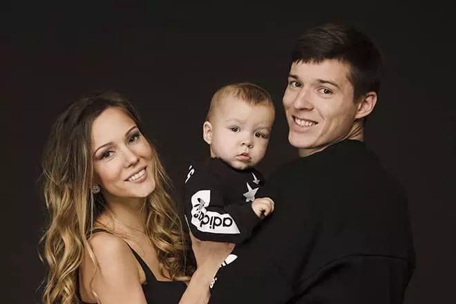 Dmitry Poloz with his wife and son