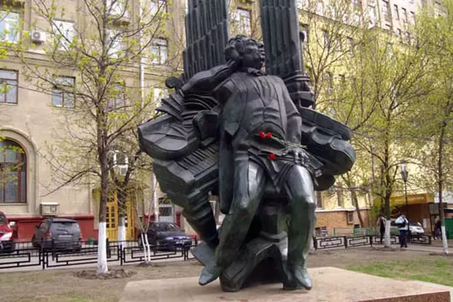 Monument Aram Khachaturiani Moskvas