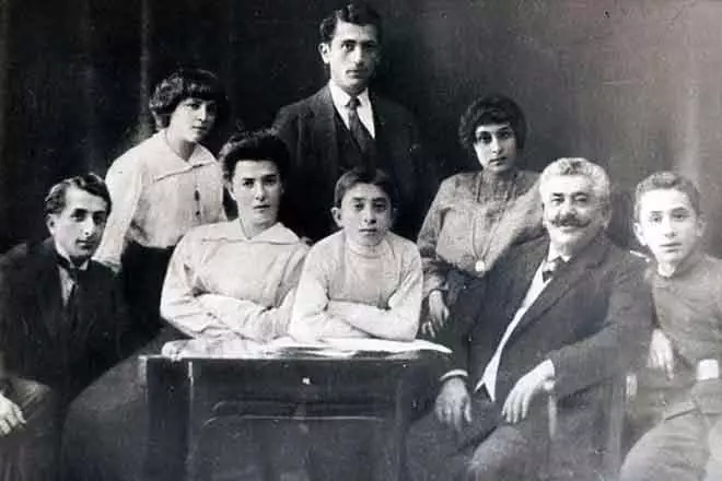 Семејство Aram Khachaturian.