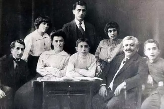 Familia aram khachaturiera