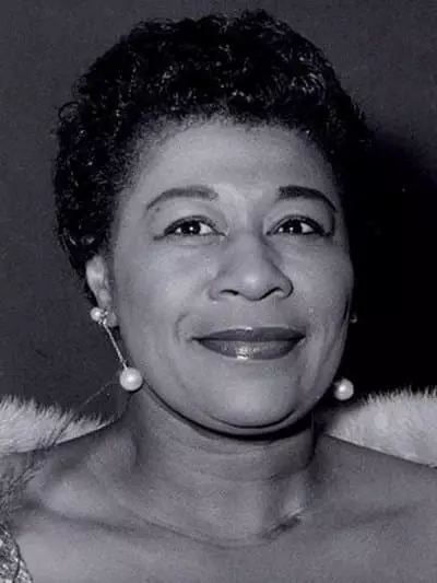 Ella Fitzgerald - Biografio, fotoj, persona vivo, kantoj