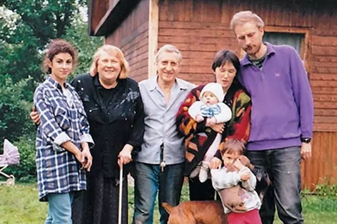 Lyudmila Ivanova z rodziną