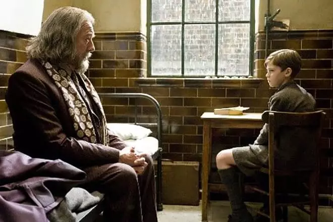 Albus Dumbledore at Tom Reddl.