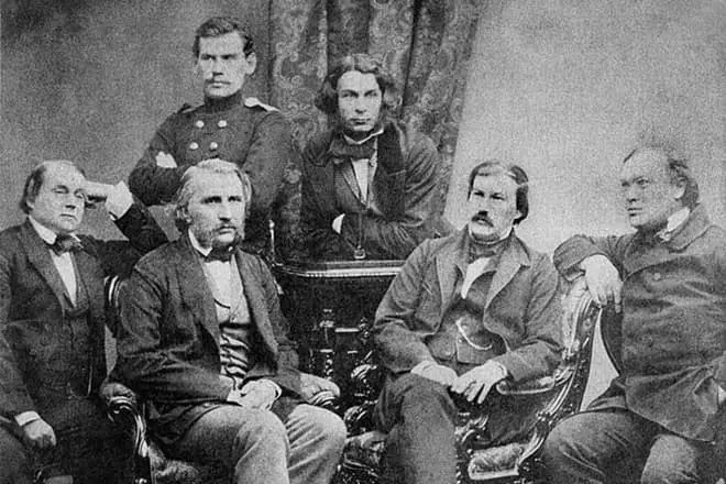 Ivan Turgenev con colegas