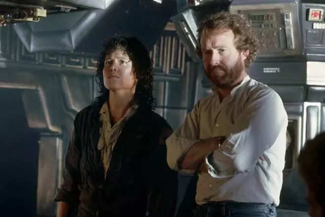 Sigurney Weaver dan Ridley Scott pada syuting film