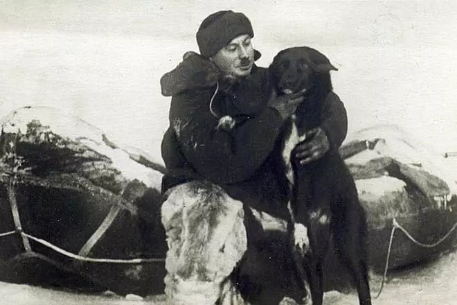 Ivan Papanin dengan anjing