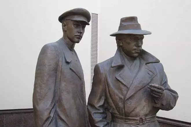 Споменик на Шарапов и Жеглов во Киев