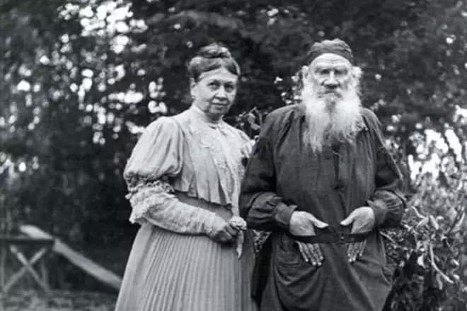 Лев Толстой з дружиною