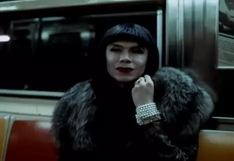 Alexander Bashirov në një imazh femër (kornizë nga filmi