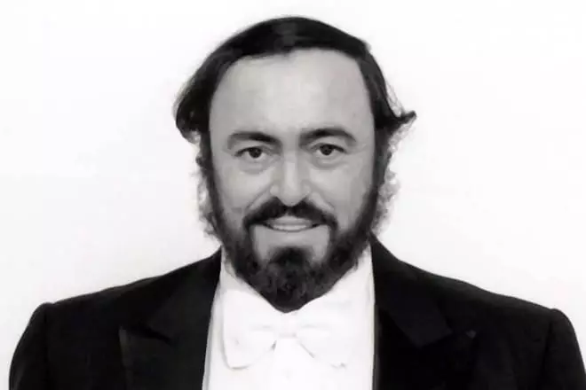 Tenor Luciano Pavarotti.