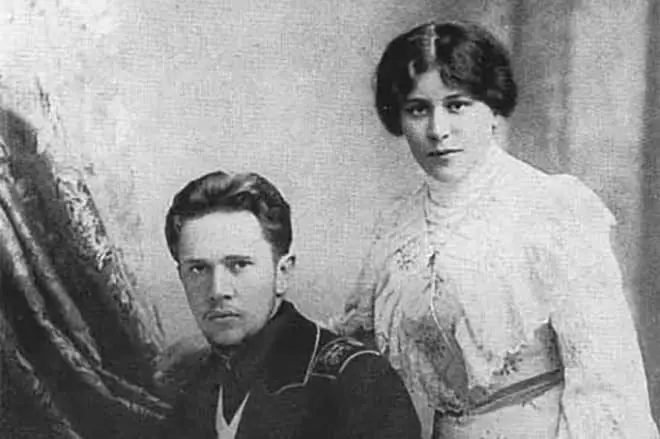 أليكسي تولستوي مع زوجته يوليا روجانسكايا