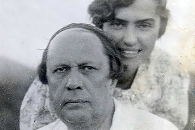 Alexey Tolstoy مع زوجته Lyudmila Krestinskaya-Barsheva
