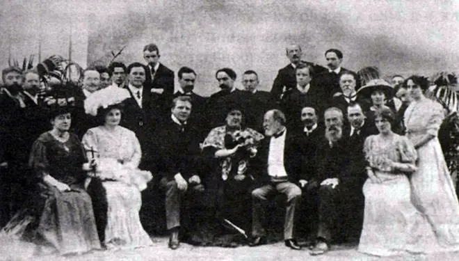 المشاركون في الحفلات التاريخية الروسية في باريس