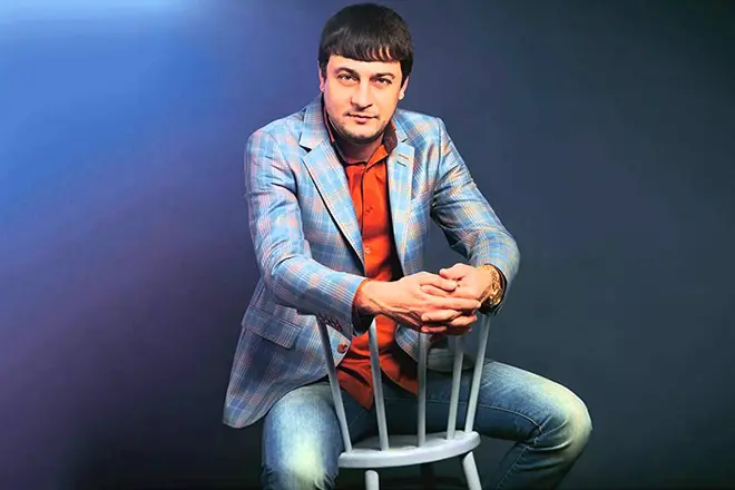 Ca sĩ Magomed Dzybov.