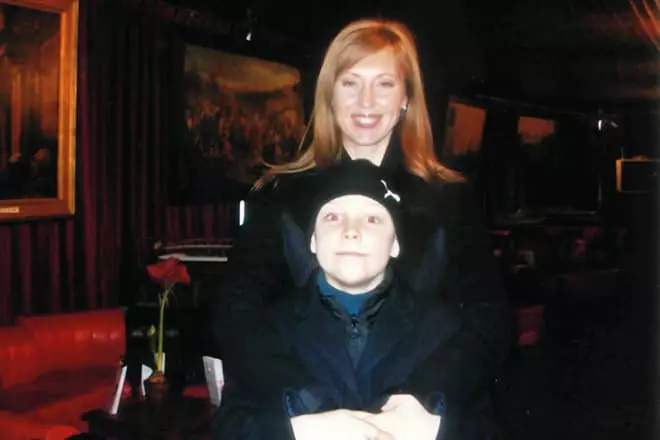 Natalia Senchukova med sin søn