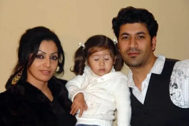 Suray Shabns con su marido y su bebé.