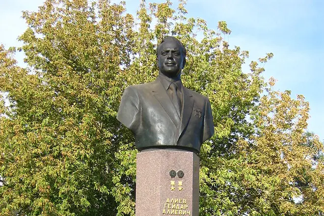 Busto Heydar Aliyev.