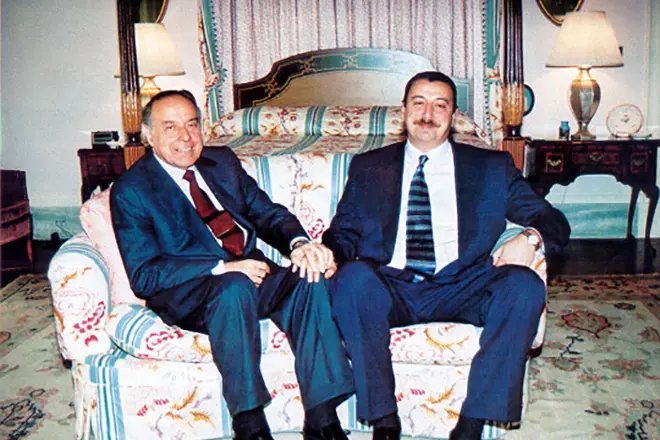 ஹெய்டார் Aliyev மற்றும் Ilham Aliyev.