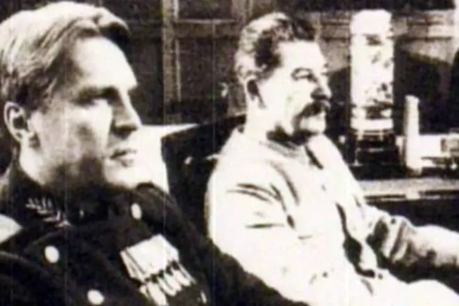 Ο Βίκτορ Abakumov και ο Ιωσήφ Στάλιν