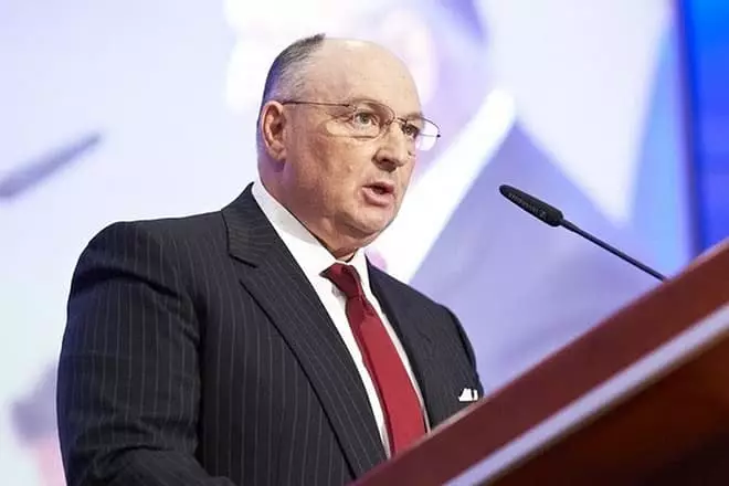 Speech by Vyacheslav Kantor.